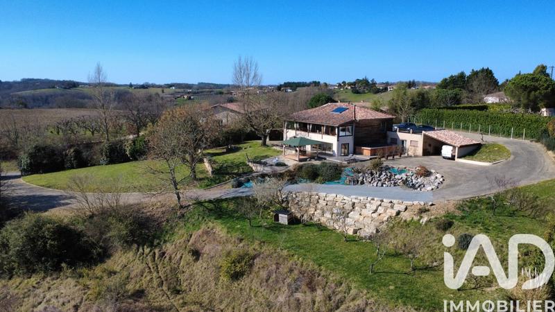 Maison - 220 m² - 5 pièces