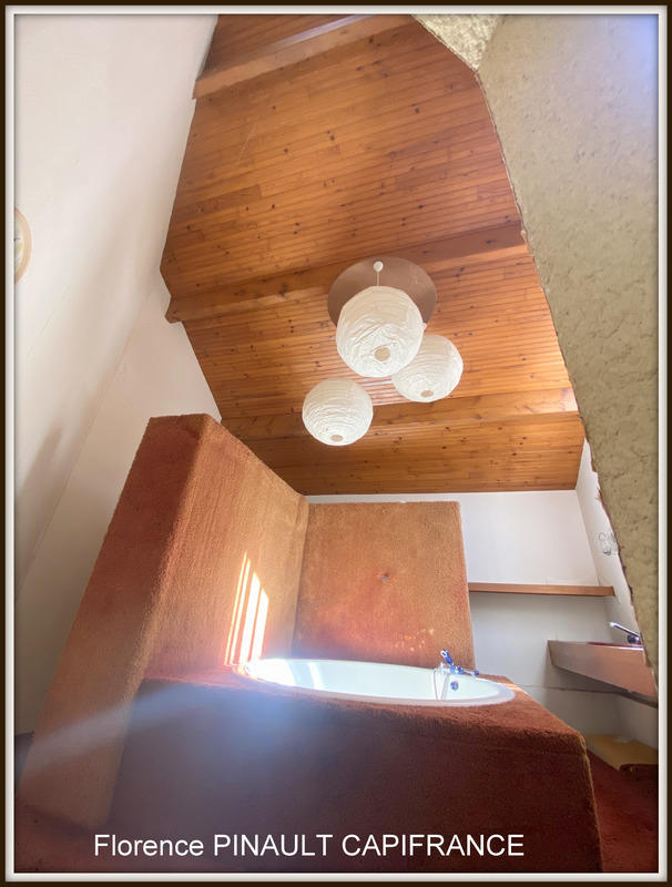 Maison - 225 m² - 8 pièces