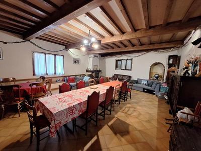 Maison - 280 m² - 10 pièces