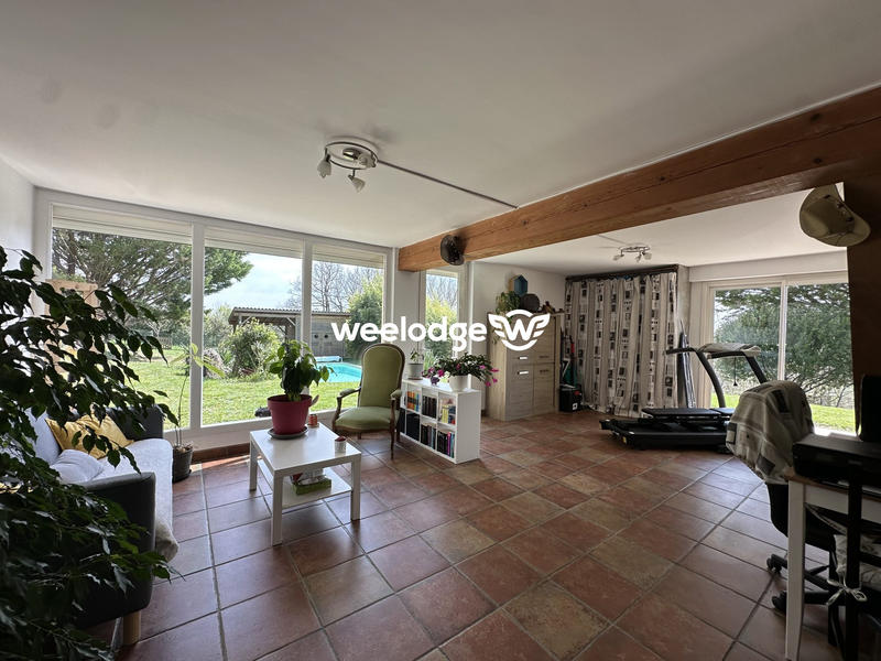 Maison - 227 m² - 7 pièces