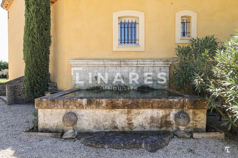 Propriété - 230 m² - 9 pièces