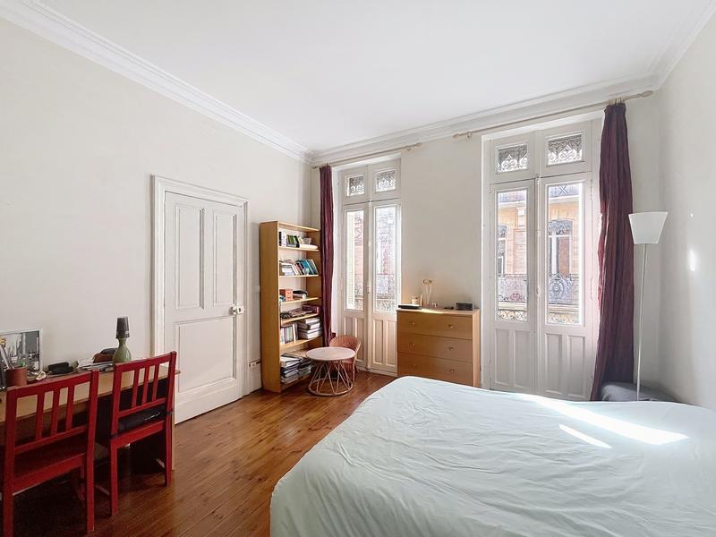 Maison - 216 m² - 9 pièces