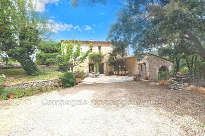 Propriété - 250 m² - 10 pièces