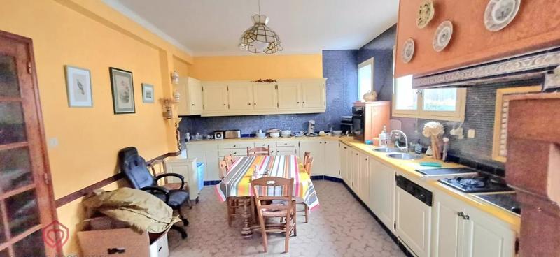 Maison - 263 m² - 9 pièces