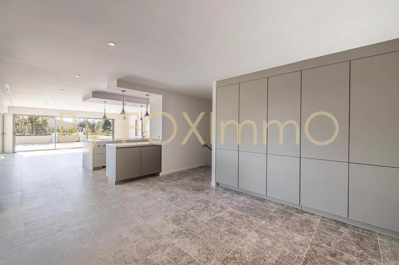 Appartement - 200 m² - 4 pièces