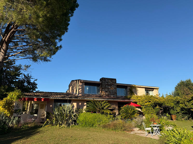 Maison - 256 m² - 6 pièces