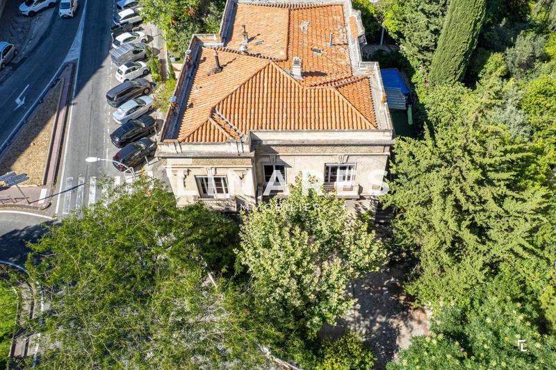 Maison - 204 m² - 6 pièces