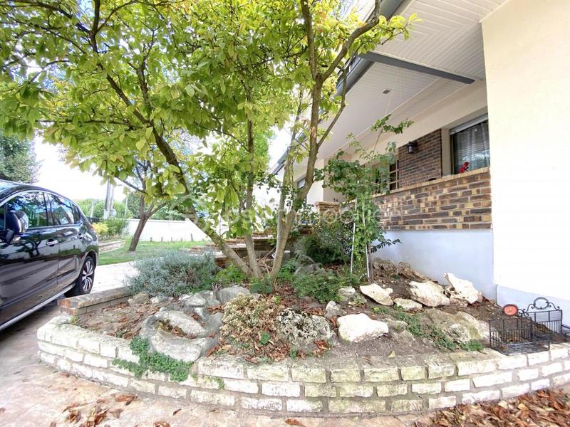 Propriété - 330 m² - 9 pièces