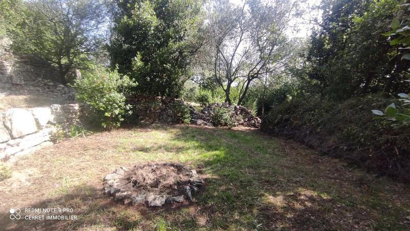 Terrain constructible - 900 m²