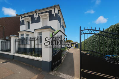 Maison - 195 m² - 8 pièces