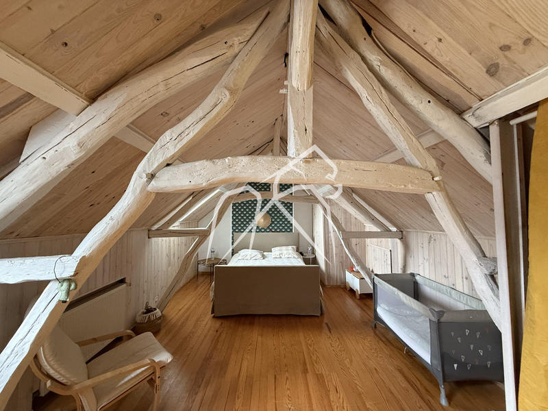 Maison - 300 m² - 8 pièces