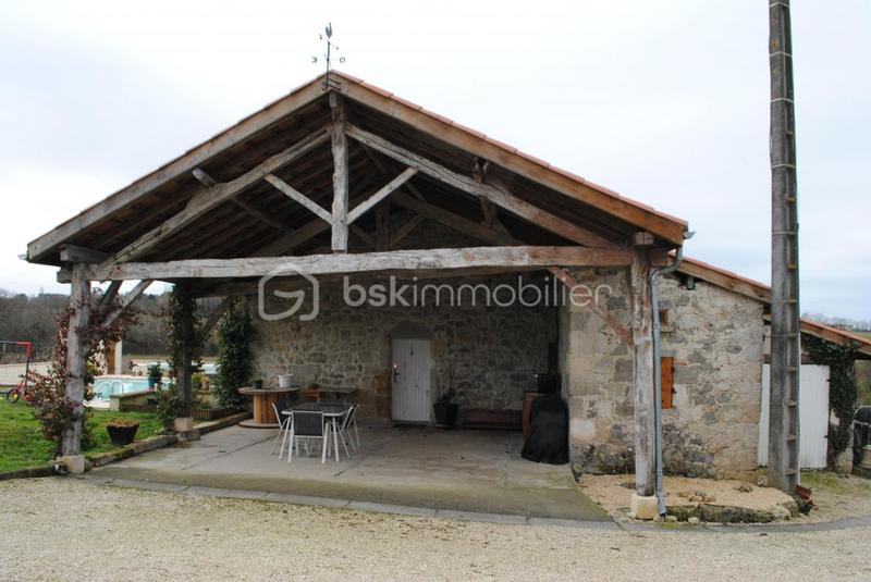 Demeure - 150 m² - 7 pièces