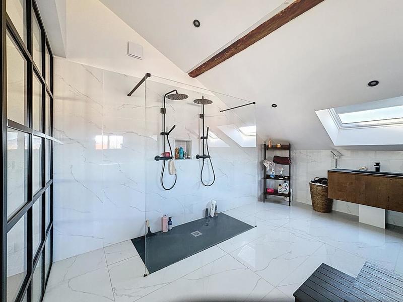 Appartement - 77 m² - 2 pièces