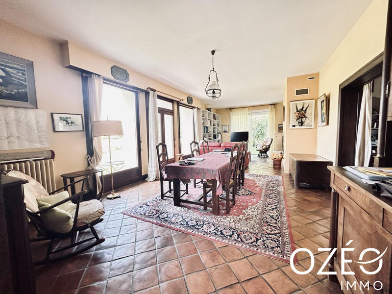 Maison - 202 m² - 6 pièces