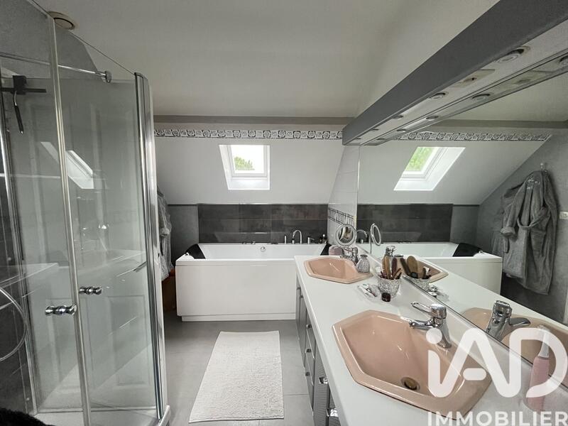 Maison - 196 m² - 8 pièces