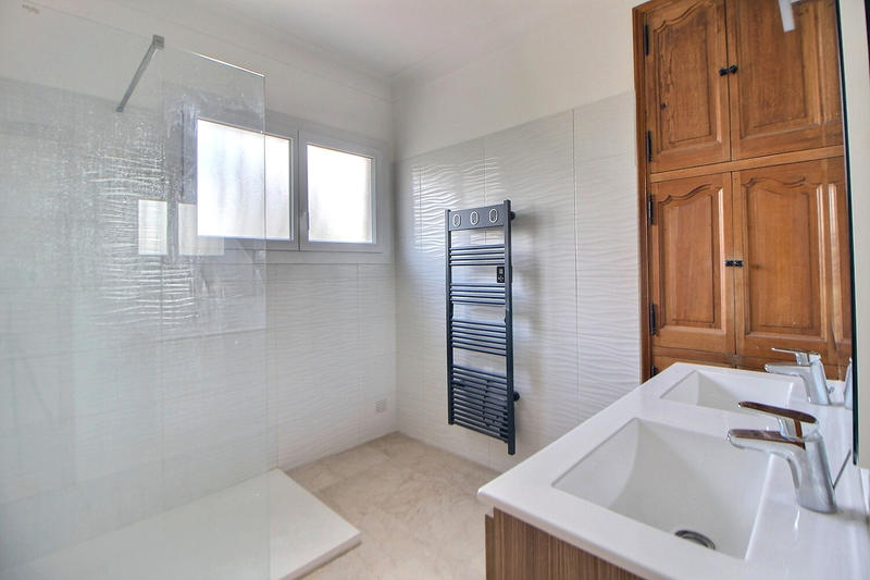 Maison - 200 m² - 7 pièces