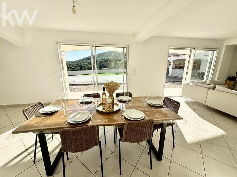 Maison - 201 m² - 7 pièces