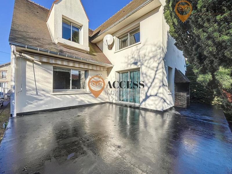 Maison - 218 m² - 8 pièces