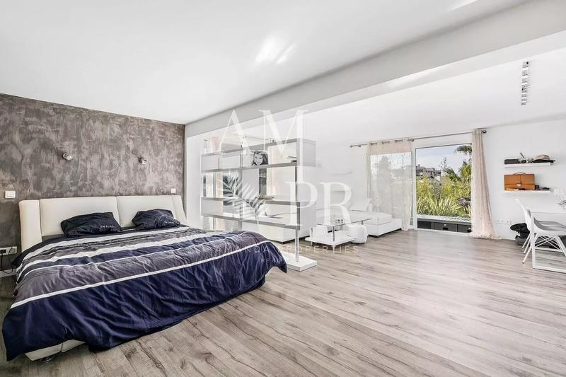 Maison - 262 m² - 7 pièces