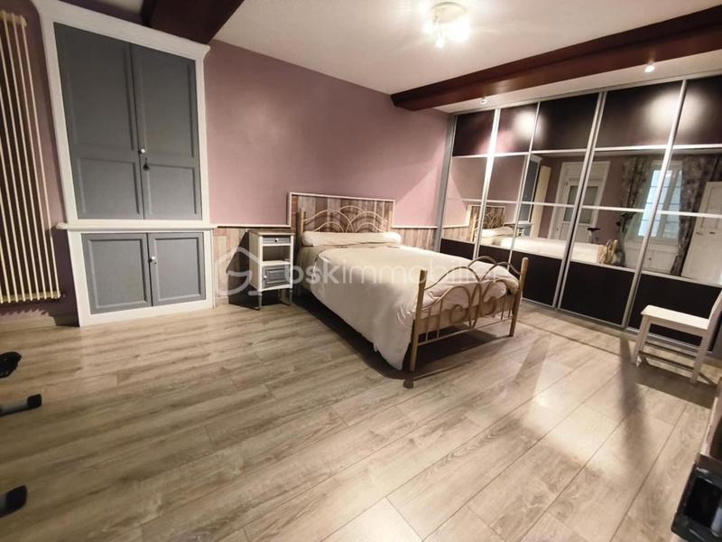 Demeure - 230 m² - 10 pièces