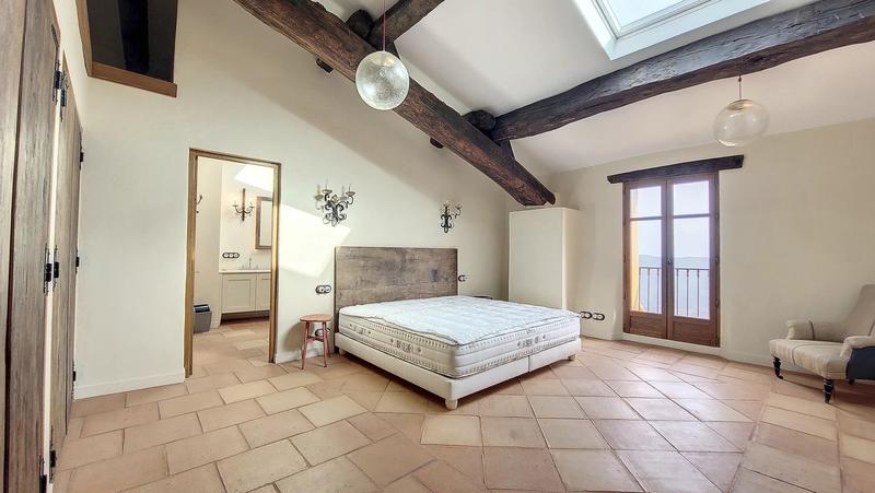 Maison - 584 m² - 14 pièces