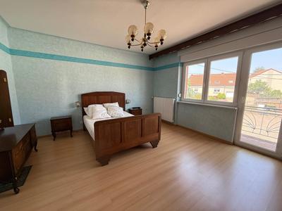 Maison - 275 m² - 13 pièces