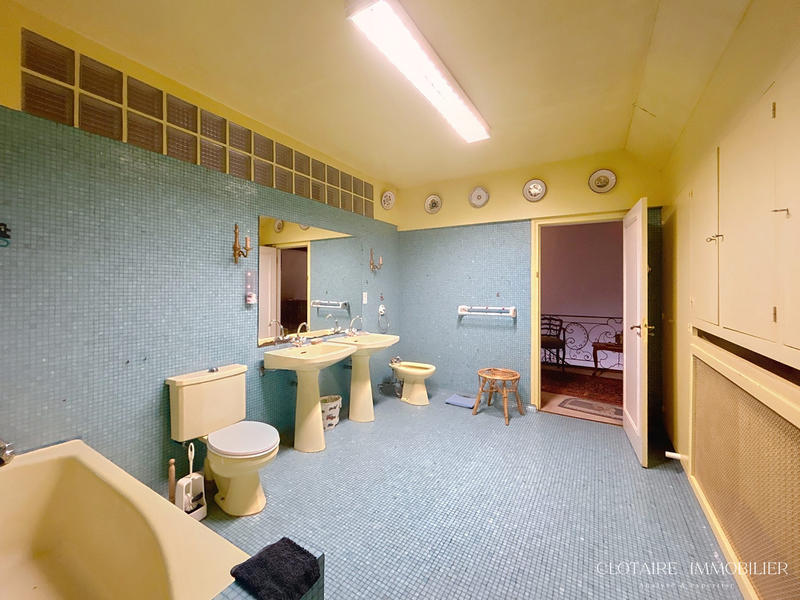 Maison ancienne - 279 m² - 13 pièces