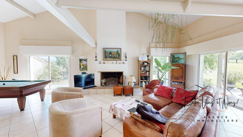 Maison - 376 m² - 9 pièces