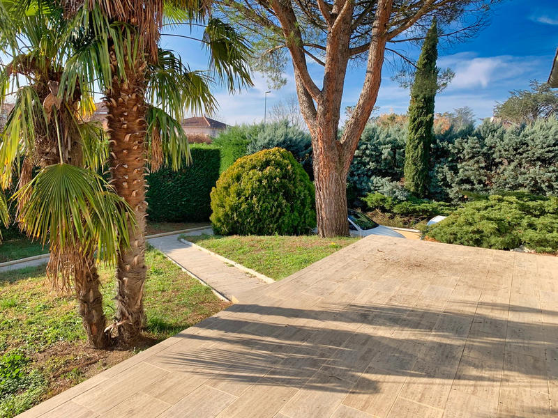 Villa - 263 m² - 9 pièces