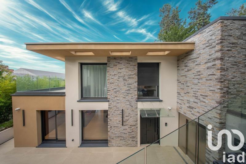 Maison - 560 m² - 7 pièces