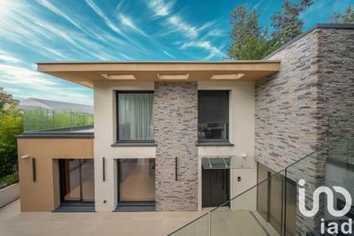 Maison - 560 m² - 7 pièces