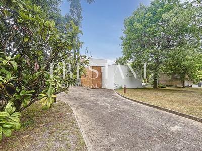 Maison - 209 m² - 6 pièces