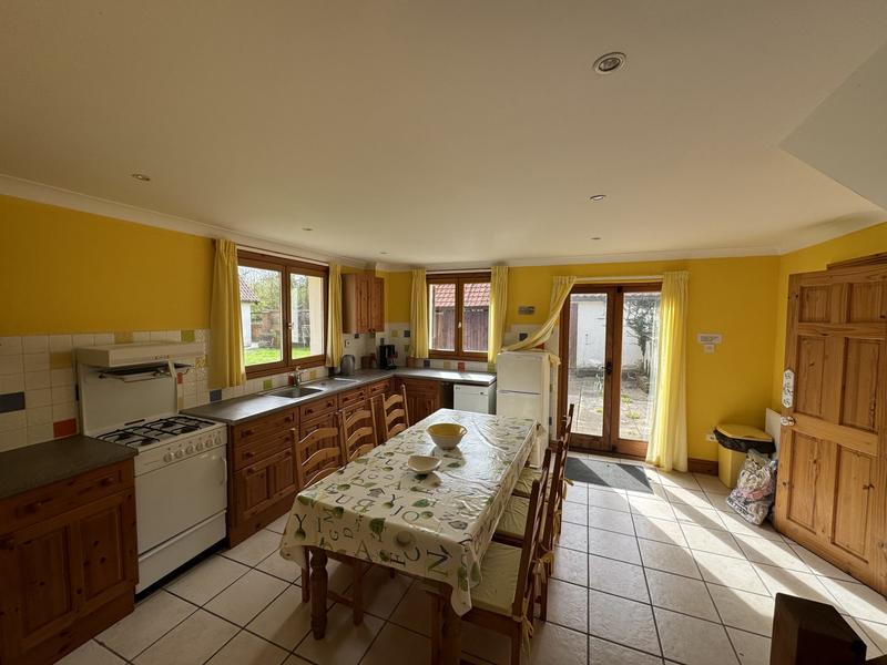Maison - 285 m² - 15 pièces
