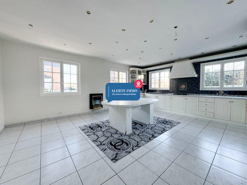 Maison - 203 m² - 5 pièces