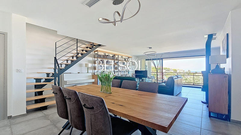 Maison contemporaine - 160 m² - 4 pièces