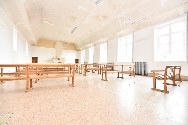 Maison - 1 100 m² - 30 pièces