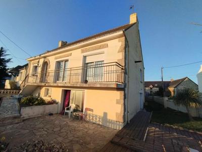 Maison traditionnelle - 88 m² - 4 pièces