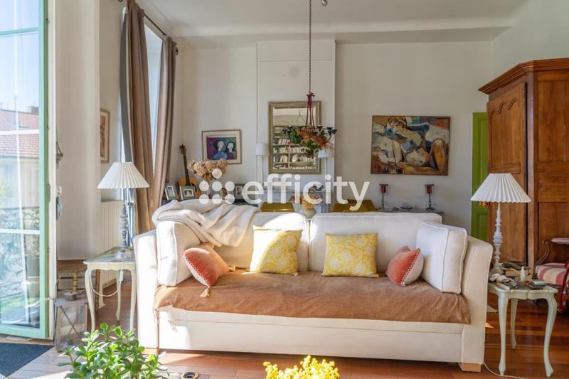 Appartement - 144 m² - 6 pièces