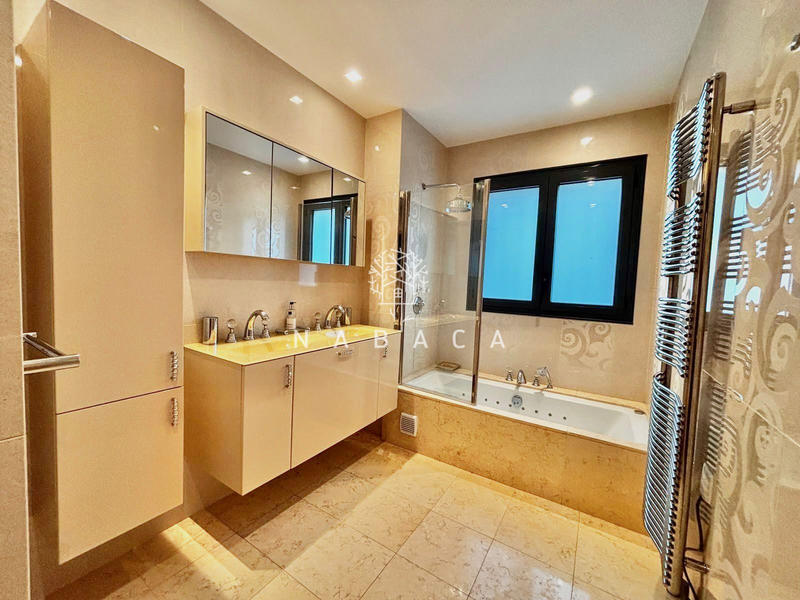 Appartement - 218 m² - 2 pièces