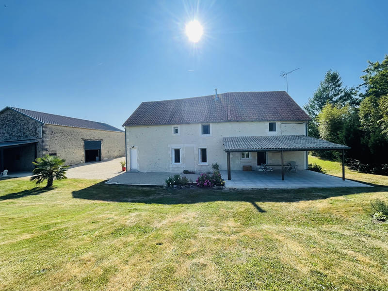 Maison - 221 m² - 7 pièces