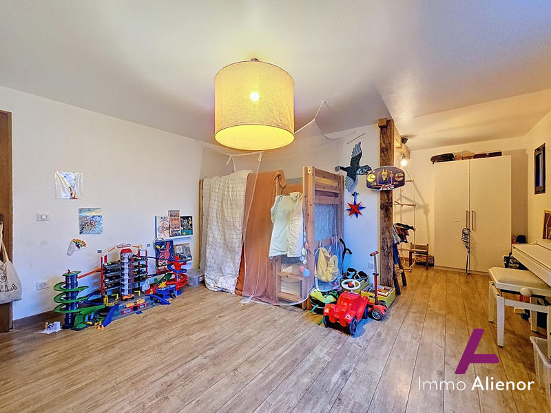 Maison - 219 m² - 6 pièces