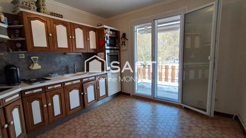 Maison - 185 m² - 9 pièces