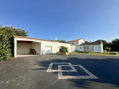 Maison - 223 m² - 7 pièces