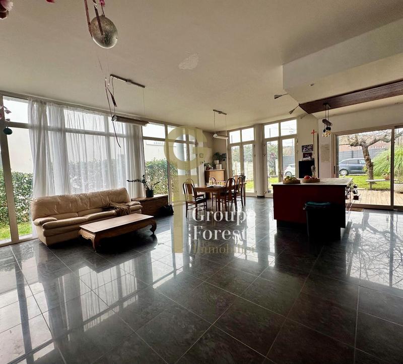 Maison - 394 m² - 9 pièces