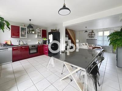 Maison - 98 m² - 5 pièces