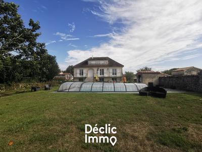 Maison - 205 m² - 8 pièces