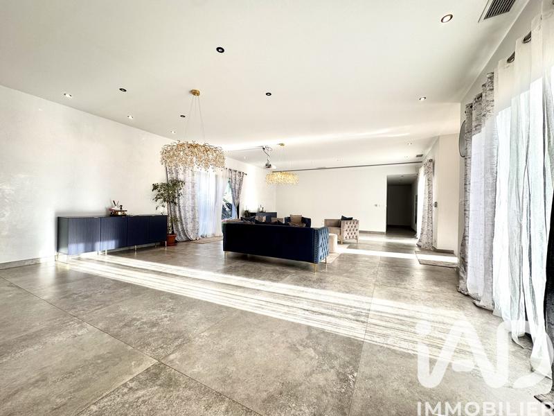 Maison - 229 m² - 5 pièces
