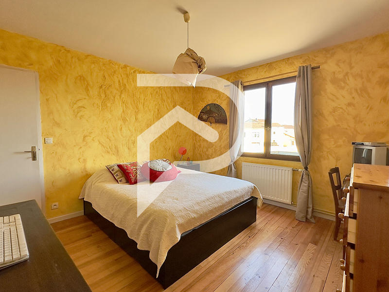 Maison - 225 m² - 9 pièces