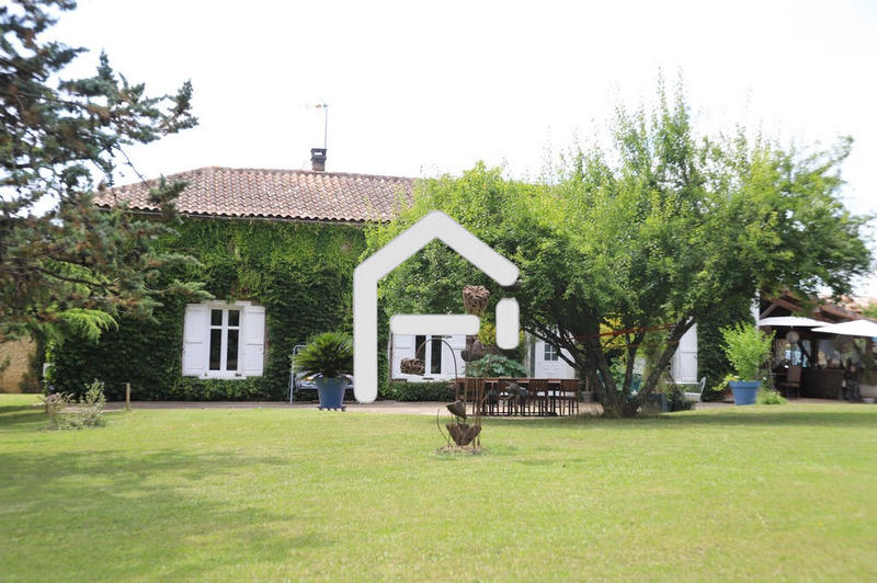 Maison - 250 m² - 7 pièces