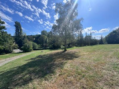 Terrain constructible - 1 035 m²